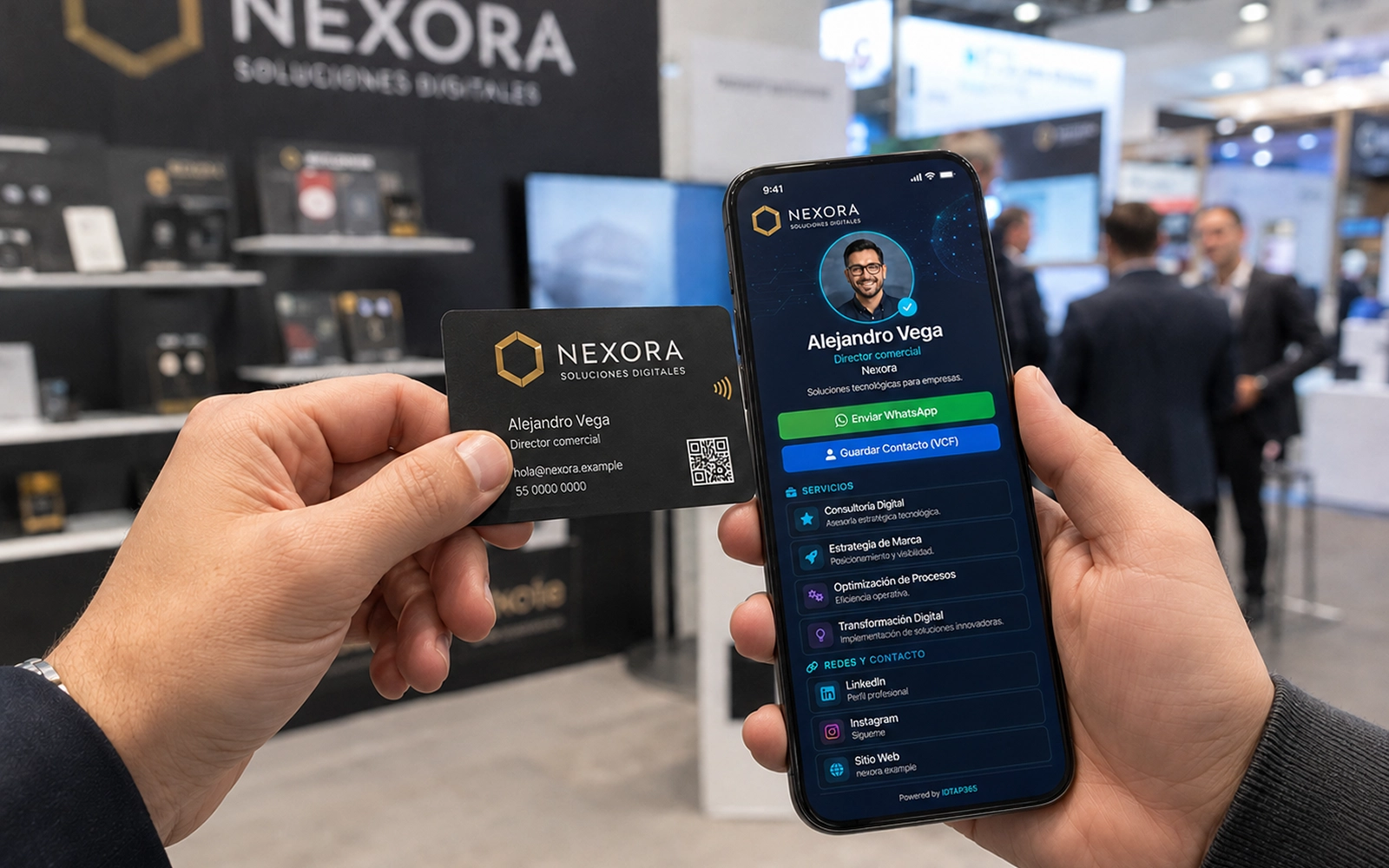 Equipo de ventas usando tarjetas NFC IDTAP365 en un stand de feria comercial